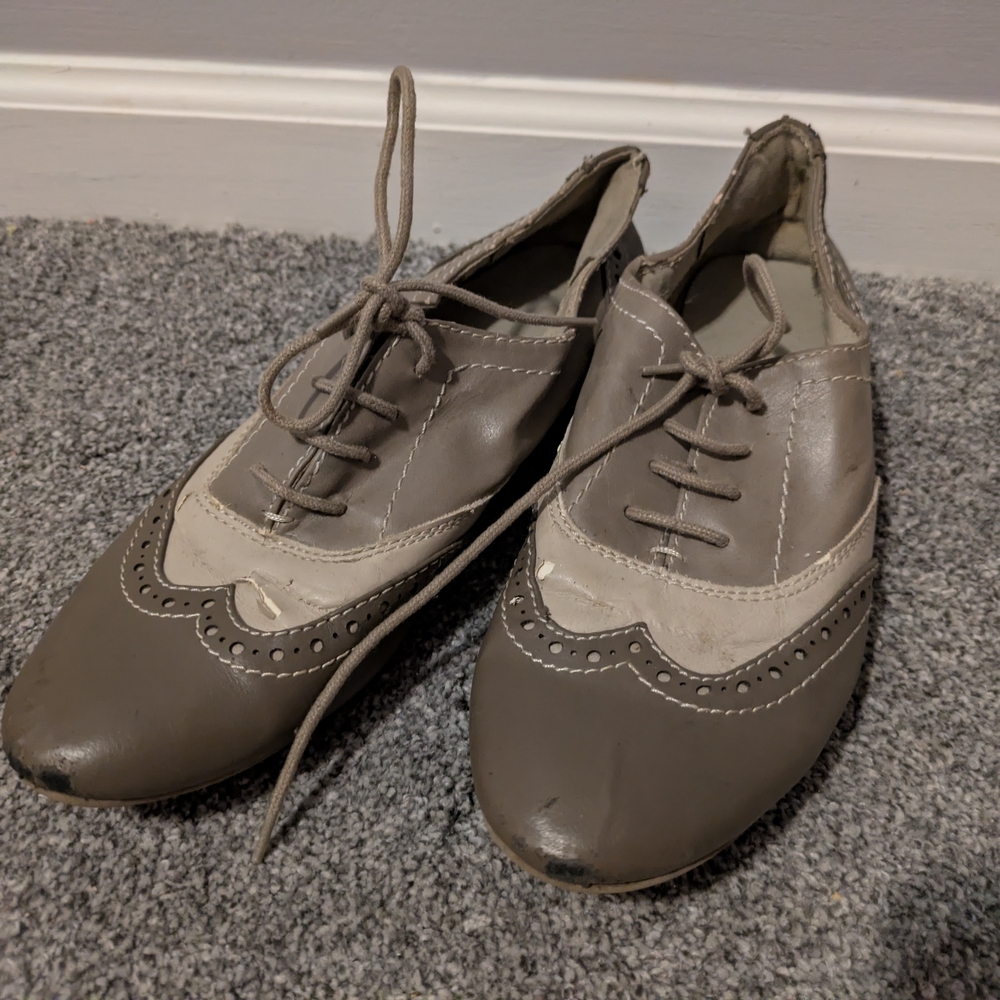 Xappeal Two-Tone Taupe and Cream Wingtip Flats